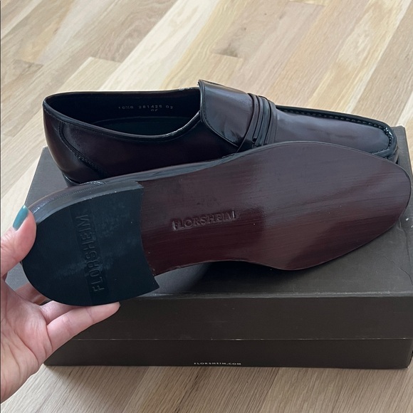 Elegant Brown Leather Loafers - Picture 2 of 5